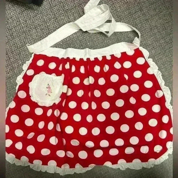 Vintage inspired Mini Mouse  apron straight from Disney ! Polka dot - Picture 4 of 4